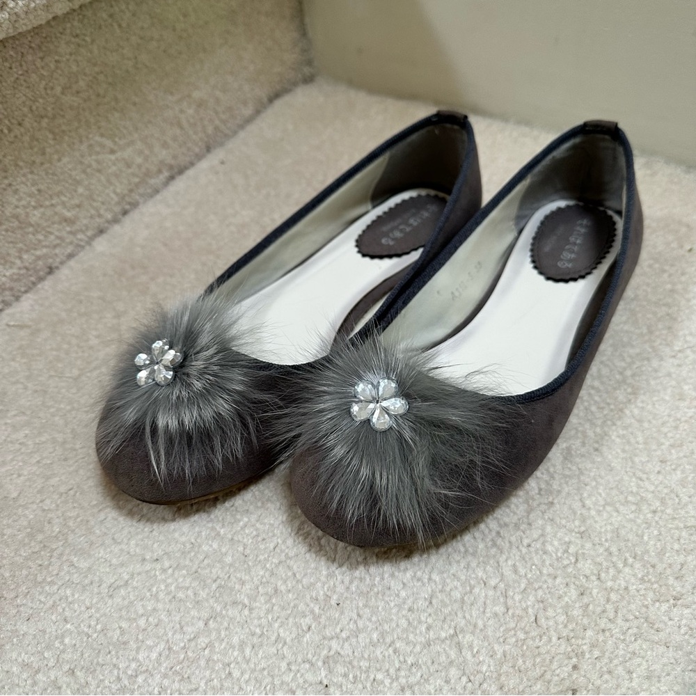 Women's Gray Faux-Fur Pom Ballet Flats - Elegant Everyday Slip-Ons